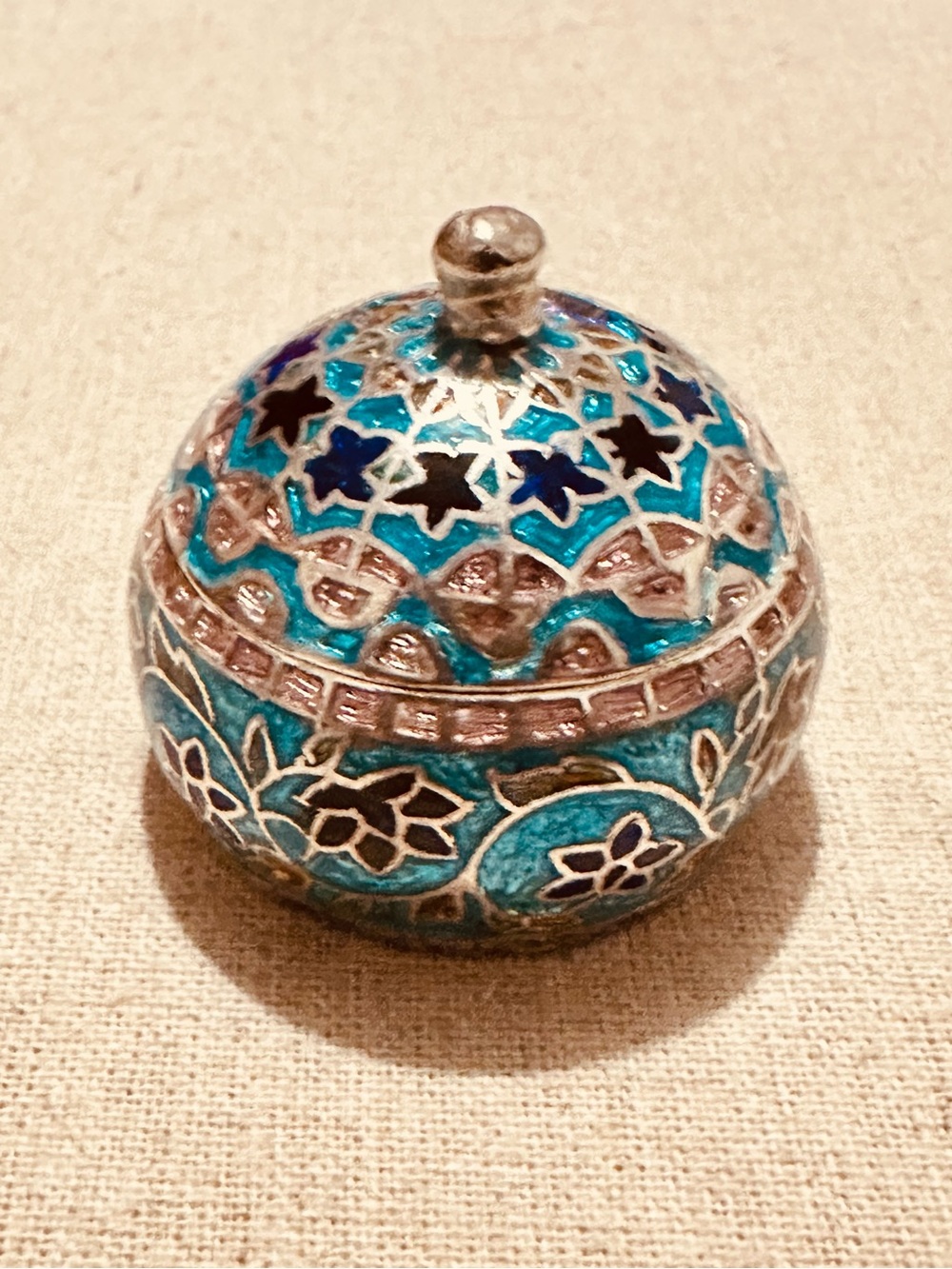 Vintage | Trinket Holder | Handcrafted Turquoise Floral Enamel Trinket Box - Picture 8 of 8